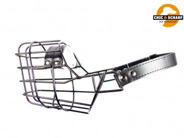 SF Drahtmaulkorb schwarz Am. Staffordshire Terrier Hündin